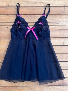 Y2K Victoria’s Secret Sexy Little Things Black lace Top with hot Pink Bows small